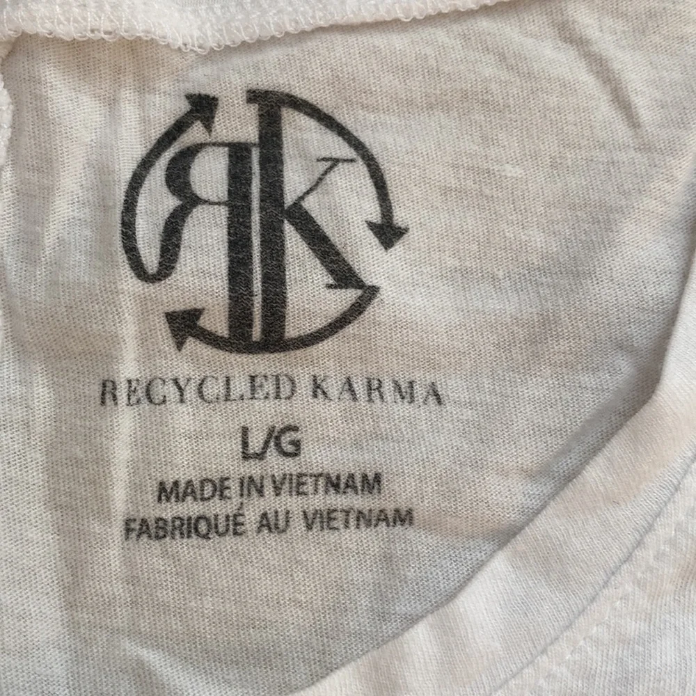 Recycled Karma Womens L Pineapple White Tee. Scoop bottom. So cute. - Picture 9 of 10